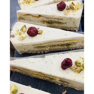  Mindenjó Desszertműhely Maracuja-pisztácia tortaszelet